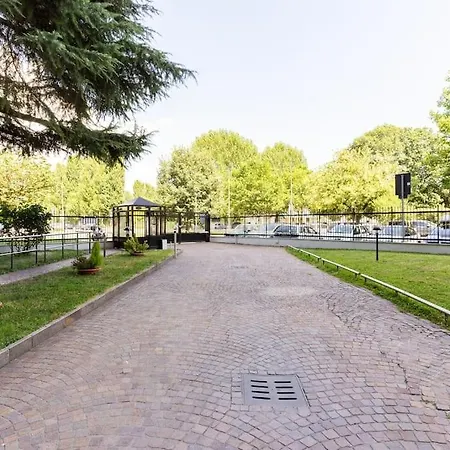 Monolocale industrial-chic di fronte a San Siro Appartamento *