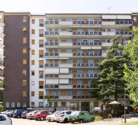 Monolocale industrial-chic di fronte a San Siro Appartamento *